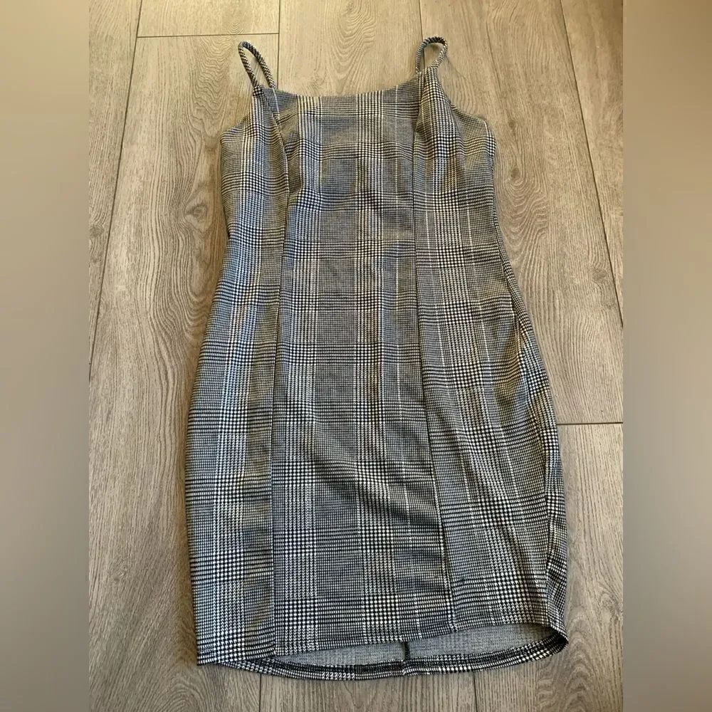 Lilian woman’s bodycon plaid dress used in good condition